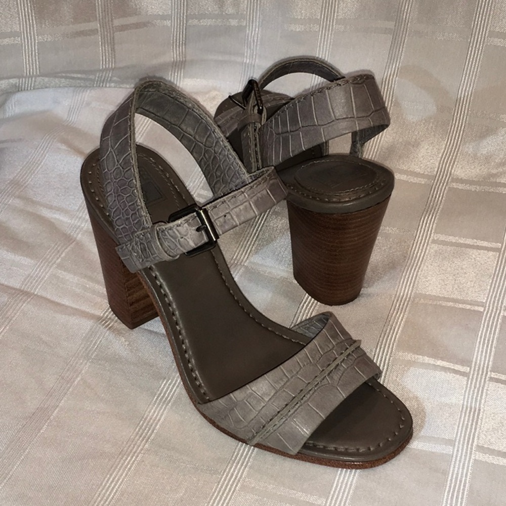 FRYE Portia Seam 2 Piece Vintage Peep-Toe Pumps